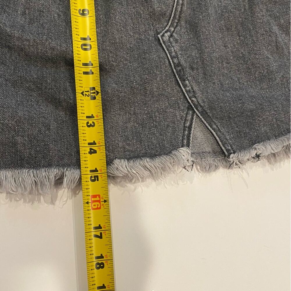 Free People Sidecar sanded black wash denim mini skirt raw frayed hem SZ 24 - Picture 8 of 11